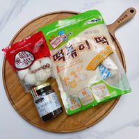 可能是‎香菇、豆腐和‎顯示的文字是「 ‎ZORMGSA STAUB muchi ueni うす せ治E 向然日贴 359: 20230722 2021121 20251121 떡볶이 G KissMy FOOO Food 떡 Stick raditional Type) Food Rice Kore 首爾Q米年 维冷激蛋 asSUg ng 0円 400g ١ا١ 非供即食 總充分加熱 加熱 八09ま 八0g.3% 需冷藏 CK PATE EALT TRUFFLE mиoc‎ 」‎‎ 的圖像