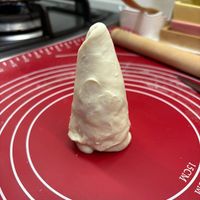 可能是法式長棍麵包和冰淇淋的圖像