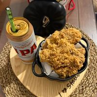 可能是脆皮奶酥蛋糕、燕麥餅乾、餅乾、椰子馬卡龍和文字的圖像