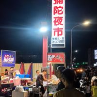 可能是 3 個人和文字的圖像