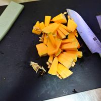 可能是食物和刀的圖像