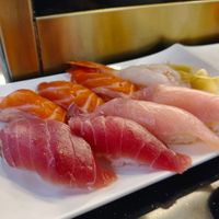 可能是生魚片和壽司的圖像