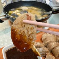 可能是粥、港式點心、麵和火鍋的圖像