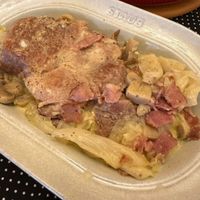 可能是顯示的文字是「 STAUB SIAUB 」的圖像