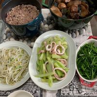 可能是豆腐、香菇、火鍋和麵的圖像