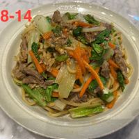 可能是麵、炒麵和文字的圖像