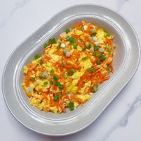 可能是歐姆蛋和炒飯的圖像