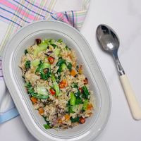 可能是北非小米飯、豆腐和炒飯的圖像