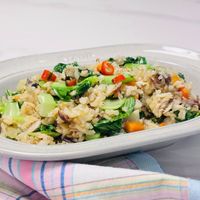 可能是北非小米飯、豆腐和炒飯的圖像