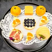 可能是水果、蛋糕和文字的圖像