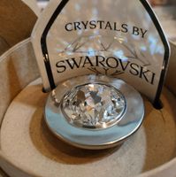 可能是餐巾環和顯示的文字是「 CRYSTALS BY 公 SWARO SWAROVSKI 」的圖像