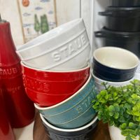 可能是顯示的文字是「 STAUB AUB aigre ANUE STAe 」的圖像