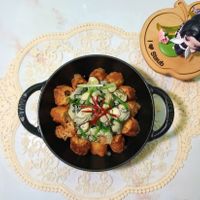 可能是豆腐、炸丸子和文字的圖像