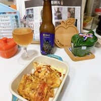 可能是愛爾啤酒、啤酒和文字的圖像