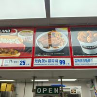 可能是熱狗和文字的圖像
