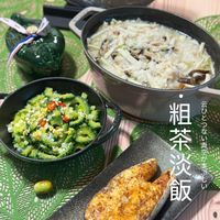 可能是香菇、豆腐、火鍋和顯示的文字是「我 粗 PARs 精 云 ひ と ۲ 茶 淡 な い 青 飯」的圖像