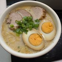 可能是拉麵、粥和水波蛋的圖像