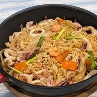 可能是炒麵和義大利麵的圖像