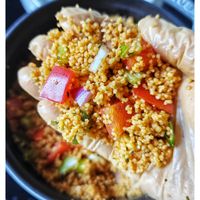 可能是印度香料飯、炒飯、北非小米飯和燉小牛膝的圖像