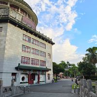 可能是 3 個人和文字的圖像
