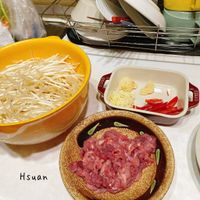 可能是麵和顯示的文字是「 h 」的圖像