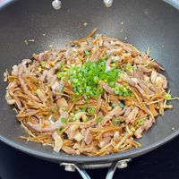 可能是麵、炒麵和義大利麵的圖像