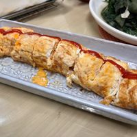 可能是壽司、歐姆蛋和文字的圖像