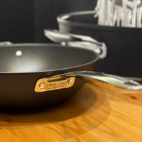 可能是顯示的文字是「 JA.HENCKELS ZWILLING ZWILLING 円 EN IC LWENCKELS VC CH 」的圖像