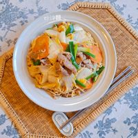 可能是義大利麵、拉麵、麵、豆腐和文字的圖像