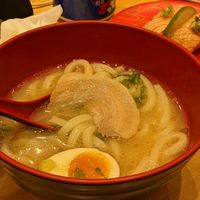 可能是粥、水波蛋、壽司、拉麵和文字的圖像