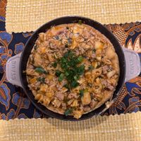 可能是義大利麵、燉小牛膝、炒麵、豆腐、炒飯和香菇的圖像