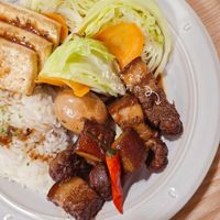 可能是豆腐和顯示的文字是「楊太大家常 台校所み 台式控肉 台式 楊太大家常 楊太太廚房烘焙筆記」的圖像