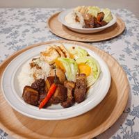 可能是豆腐和肉排的圖像