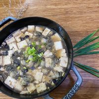 可能是粥、拉麵、火鍋、豆腐和文字的圖像