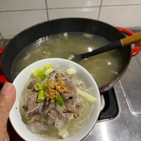 可能是燉小牛膝、粥和拉麵的圖像