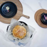 可能是英式瑪芬、鬆餅機、舒芙蕾、肉餡餅和文字的圖像