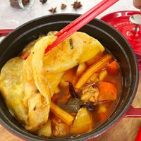 可能是拉麵、火鍋、豆腐和麵的圖像