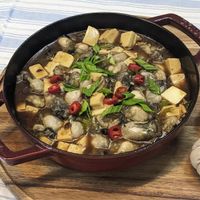 可能是火鍋、豆腐和燉小牛膝的圖像