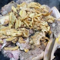 可能是燉小牛膝的圖像