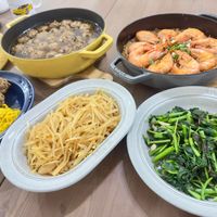 可能是麵、炒麵和義大利麵的圖像