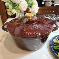 可能是顯示的文字是「 STAUD S 」的圖像