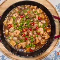 可能是豆腐、香菇、火鍋和文字的圖像