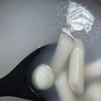 可能是椰子和甜點的圖像