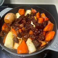 可能是香菇、豆腐和燉小牛膝的圖像