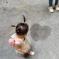 可能是 2 個人和嬰兒的圖像