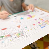 可能是 1 人、讀書、兒童玩具、平面圖和文字的圖像