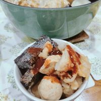 可能是豆腐、甜點、粥和龍眼的圖像
