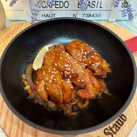 可能是食物和顯示的文字是「 0% CAFEDO CAFEDOEASIL EDO CAP ASIL HAUT N 73843W Staub 」的圖像