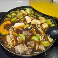 可能是拉麵、香菇和火鍋的圖像