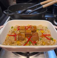 可能是北非小米飯、豆腐、炒飯和粥的圖像